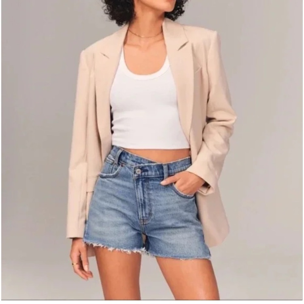 Abercrombie High Rise Mom Short